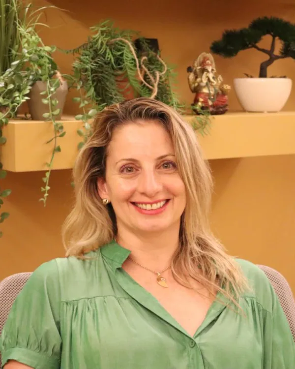 Dr. Anna Haoula
